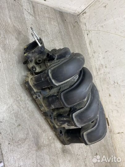 Коллектор впускной Pontiac Vibe