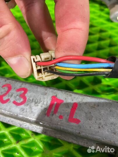 Стеклоподъемник перед левый mazda 323 bj