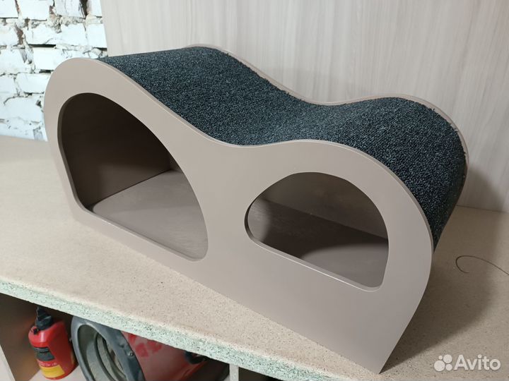 Домик лежанка для кошки и собаки с когтеточкой