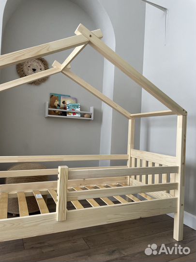 Детская кроватка Домик