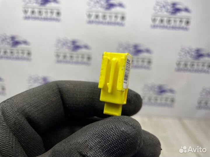 Подушка безопасности в сиденье передняя правая