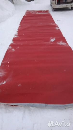 Ковровая дорожка и большой ковер