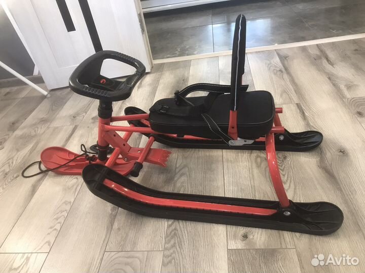 Детский снегокат со спинкой