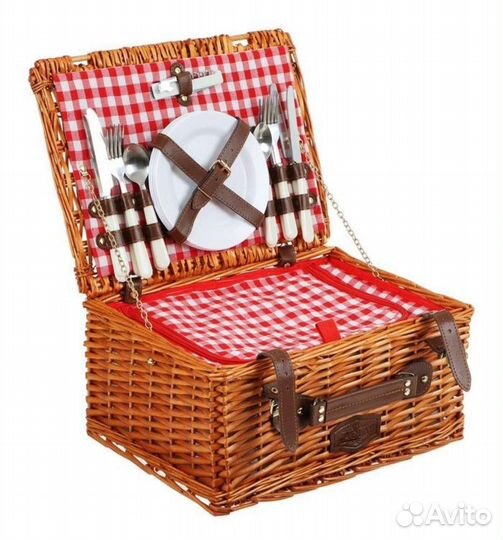 Набор для пикника в корзине