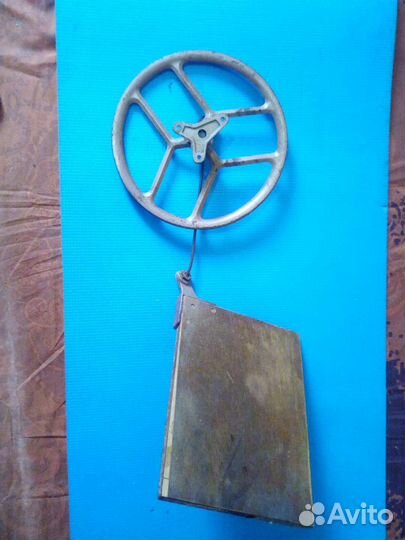 Тумба и аксесуары от швейной машинки