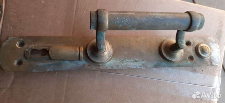 Старинная дверная ручка. Латунь