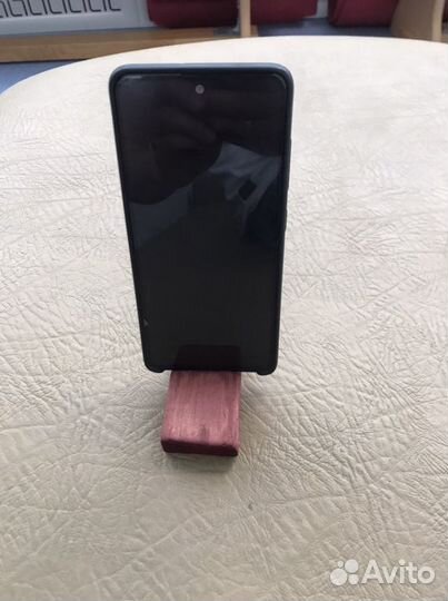 Подставка для телефона из дерева