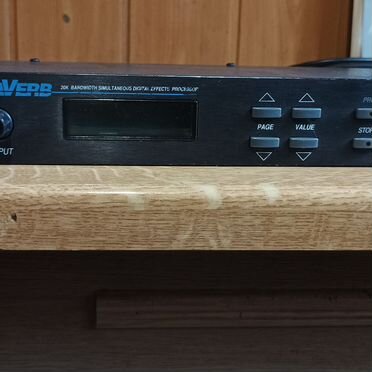 Продам ревер Alesis