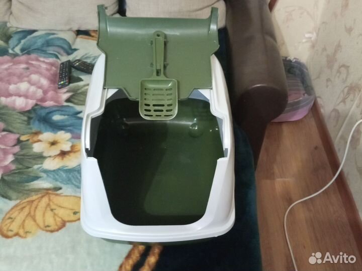 Закрытый кошачий туалет, пакеты к нему в подарок