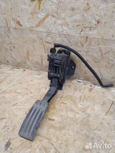 Педаль газа Nissan Almera