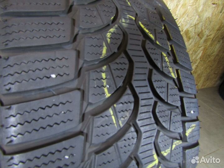 Bridgestone Blizzak LM-32 245/45 R19