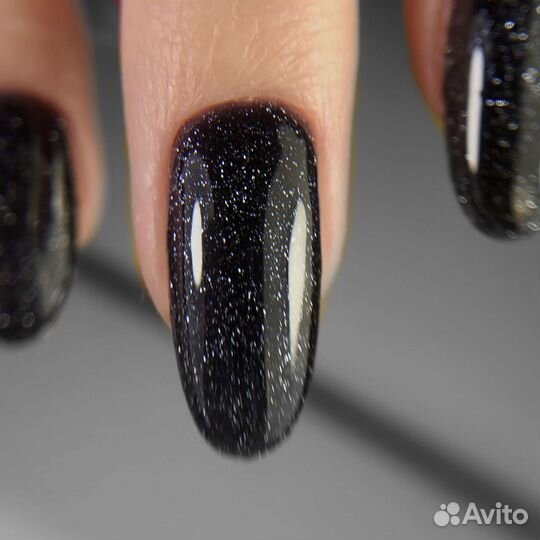 Модель на маникюр