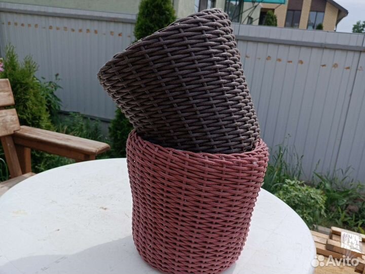 Кашпо из искусственного ротанга