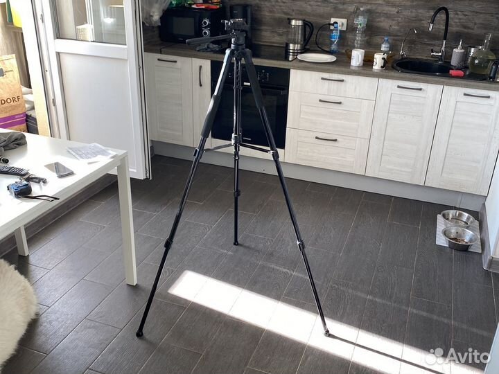 Штатив для фотоаппарата и видеокамеры