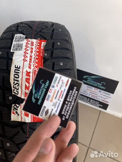 Bridgestone Blizzak Spike-02 SUV 205/70 R15 96T