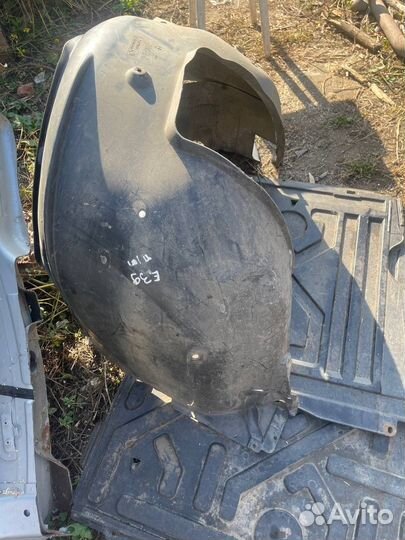 Подкрылок передний задний Bmw e39 5er бмв