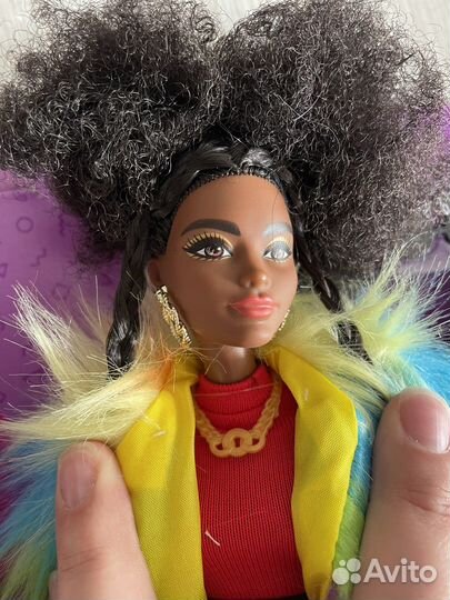 Барби extra 1 афроамериканка в разноцветной шубе