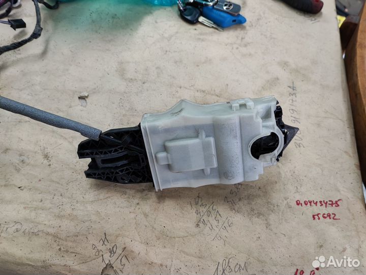 Ручка задняя левая skoda superb II универсал рест