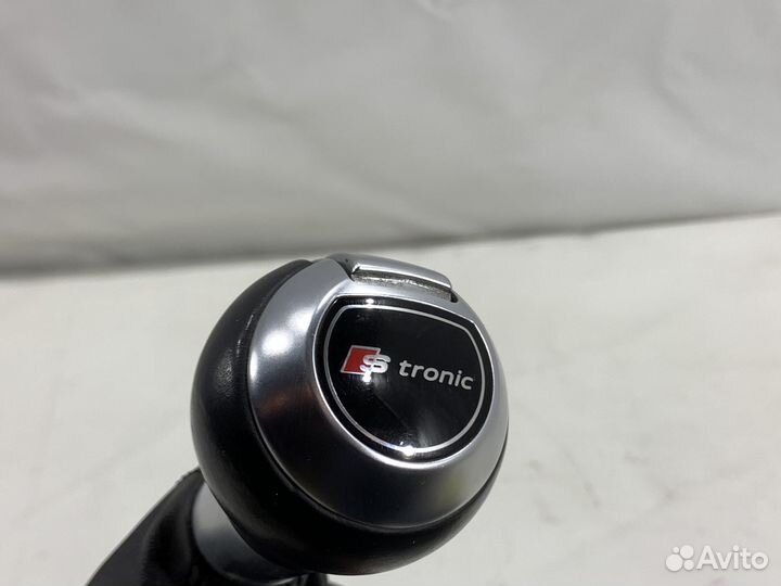 Ручка кпп с чехлом Audi Q3 8U