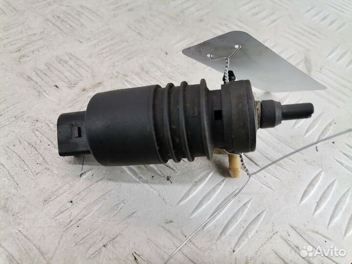 Насос (моторчик) омывателя стекла Volkswagen Golf