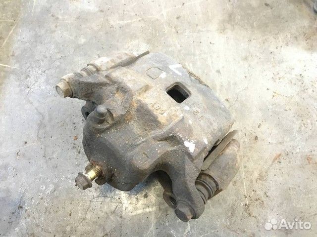 Суппорт тормозной передний левый Nissan Teana