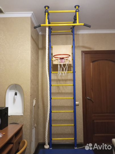 Шведская спортивная стенка с турником