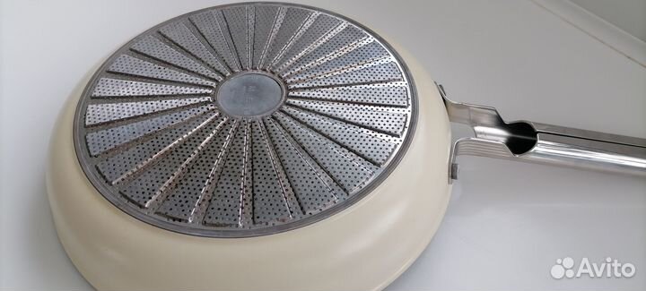 Сковорода + крышка 28 см Smeg ckff2801CRM