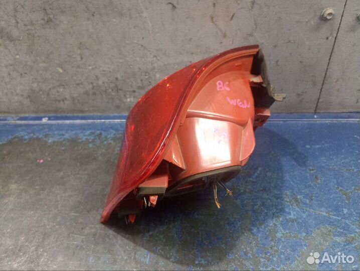 Фонарь правый Volkswagen Passat B6