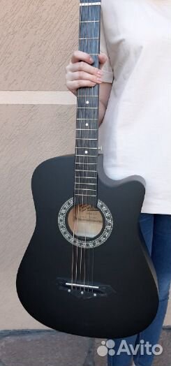 Новая акустическая гитара чёрная матовая