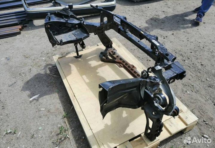 Передняя панель крепления облицовки (телевизор) A