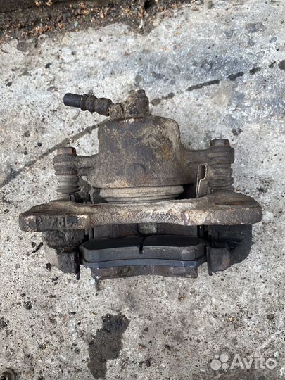 Сппорт передний левый Nissan Pulsar N15