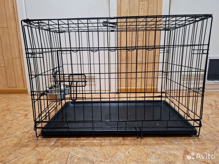 Вольер для животных с мисками