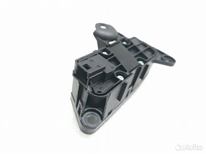 Кнопка центрального замка передняя правая