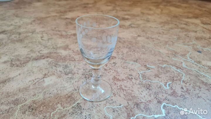 Набор больших стеклянных рюмок