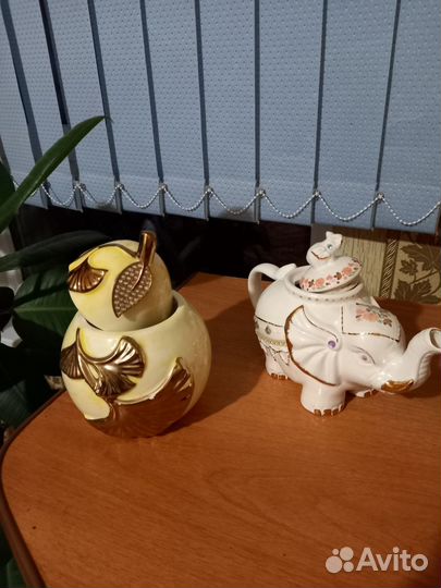 Чайник заварочный и сахарница