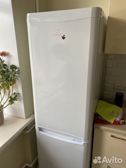 Холодильник indesit, рабочий