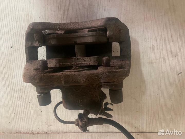 Суппорт передний правый audi 100 c3 (44)