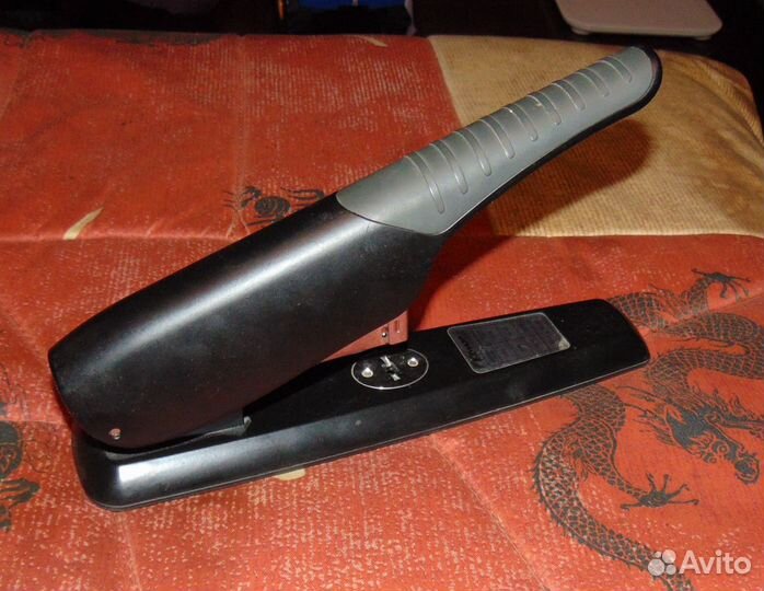 Степлер мощный Комус до 100 листов черный