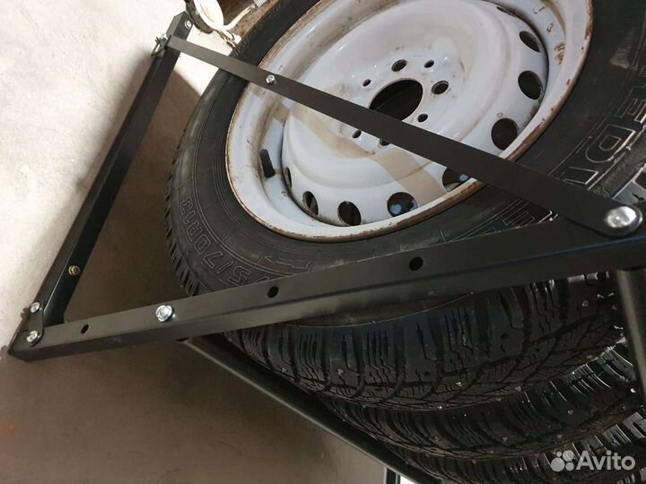 Кронштейн раздвижной для хранения шин