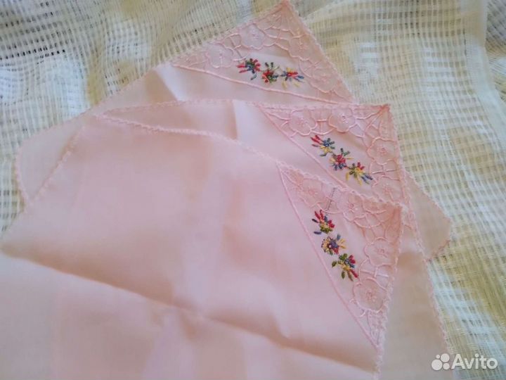 Носовые платки с вышивкой. Новые