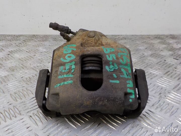 Суппорт тормозной передний правый Ford Fiesta 2001