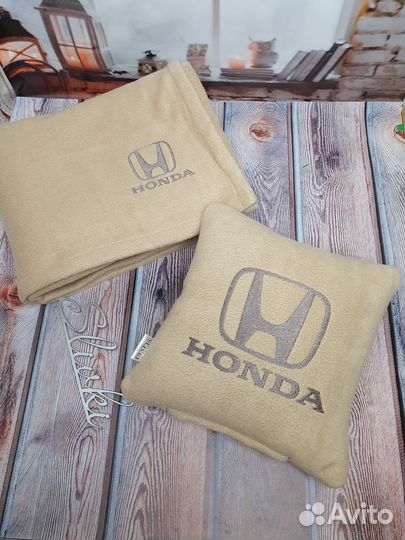 Автомобильный набор: подушка и плед