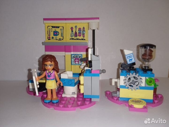 Детские игрушки, книги