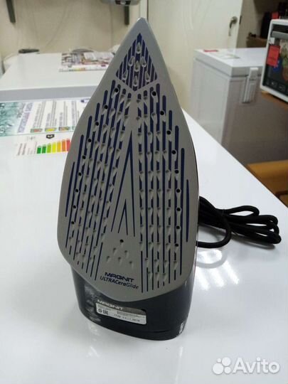 Утюг magnit RMI-1739 новый