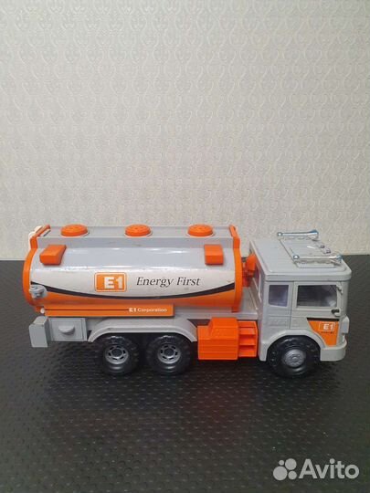 Грузовик бензовоз