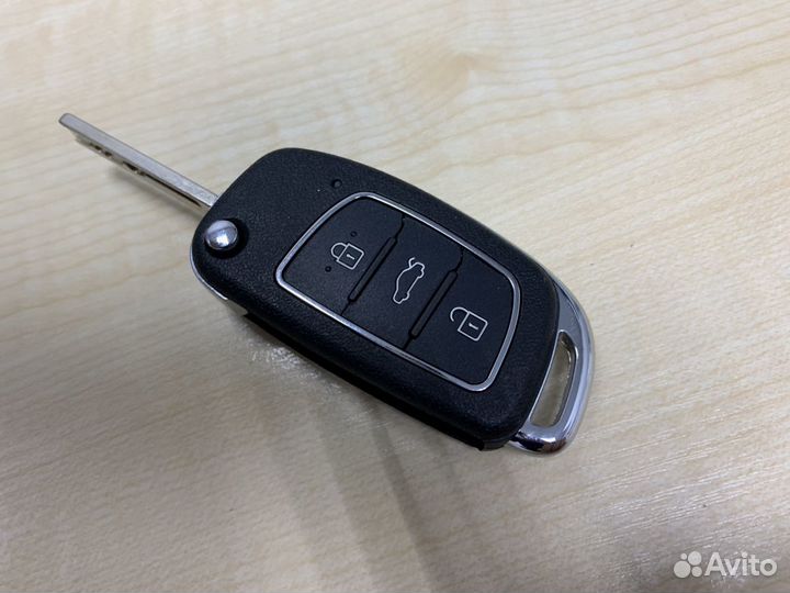 Ключ Hyundai Solaris 2013 - 2016 год