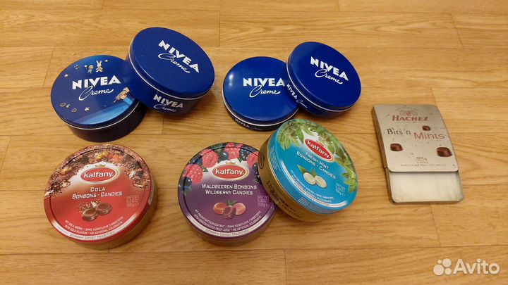 Жестяные коробки, шары много