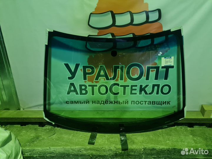 Лобовое стекло Nissan Wingroad Y11