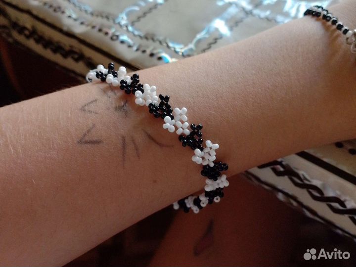 Браслет из Черского бисера