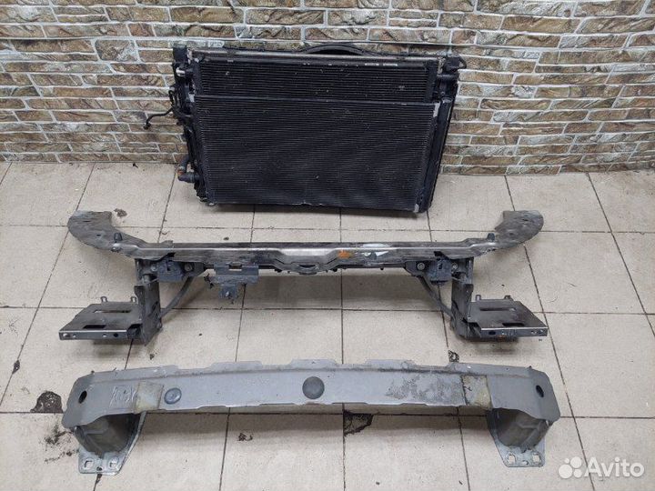 Телевизор с радиаторами Land Rover Range Rover